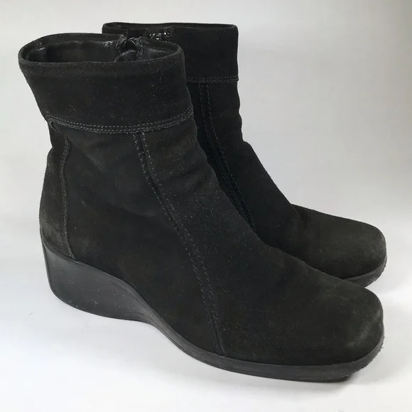 La CANADIENNE | Shoes | La Canadienne Black Suede Ankle Boot  display picture 1